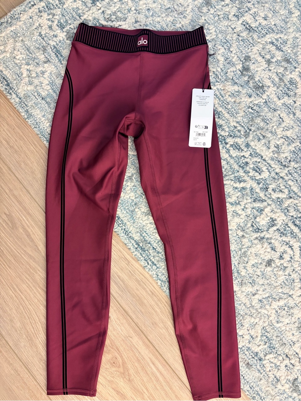 ALO Yoga Airlift High-Waist 7/8
Line Up Legging Burgundy Small
NWT